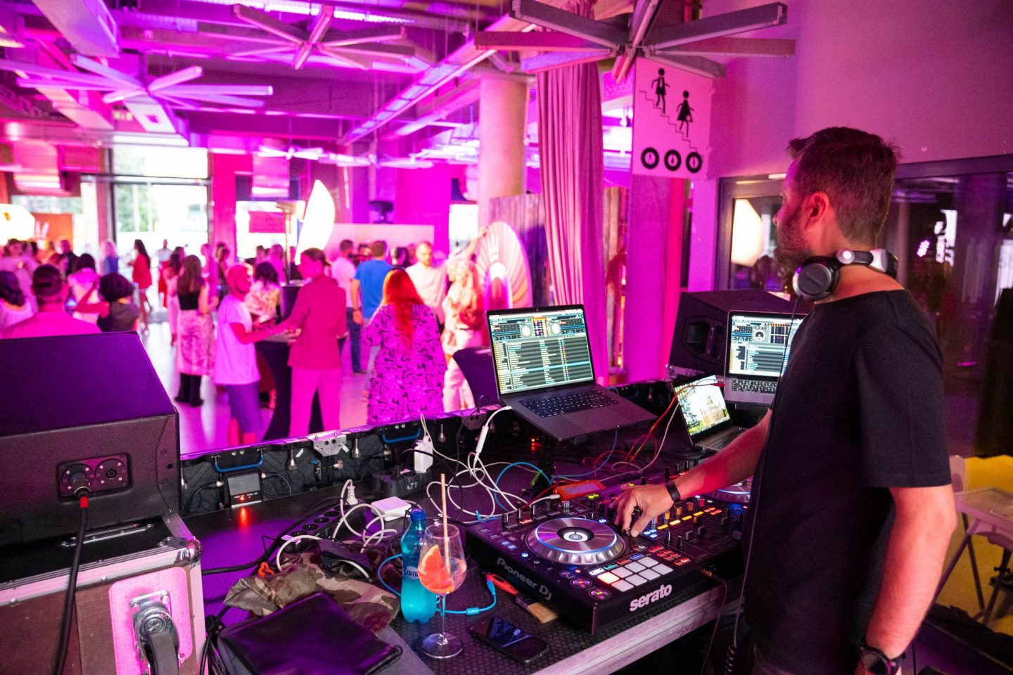 Mihnea Ratte www.instagram.com/mihnearatte/