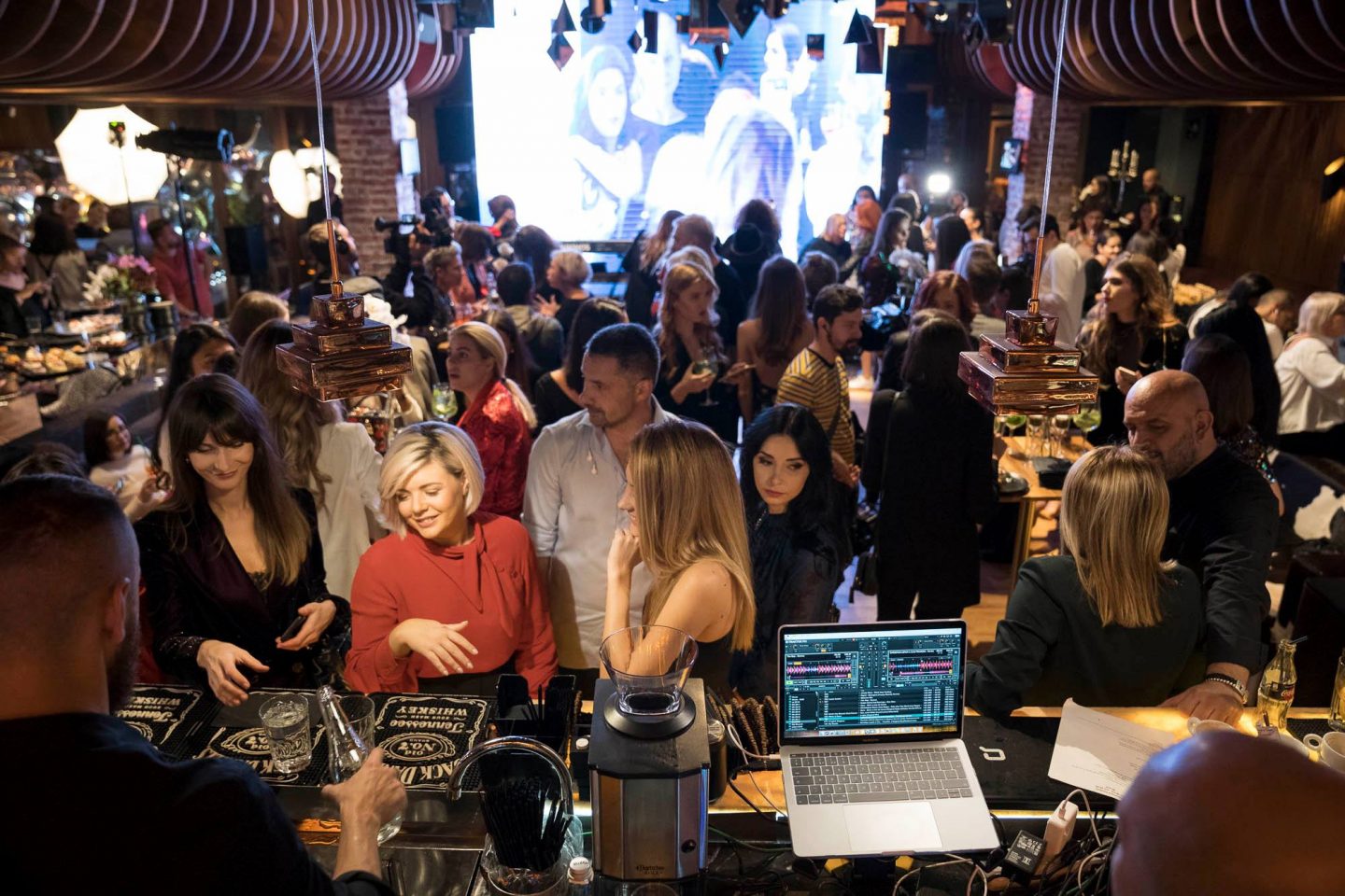 44371643_1898944106888148_8170872159028117504_o